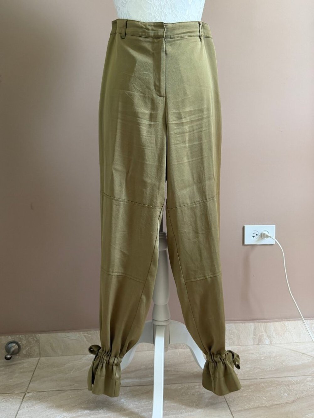 BCBGMAXAZRIA satin olive green dress pants size M.